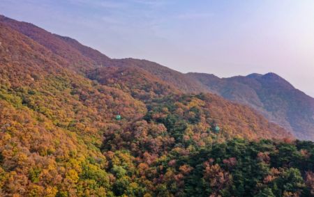 (miniature) Photo aérienne prise le 25 octobre 2022 du paysage du site touristique de la montagne Panshan